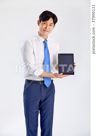 Business man consulting with iPad, product introduction, insurance 37900131