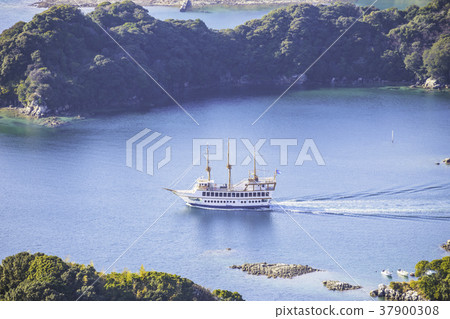 A sightseeing boat on the beautiful island of Kujuku (Ishidake Observatory) 37900308