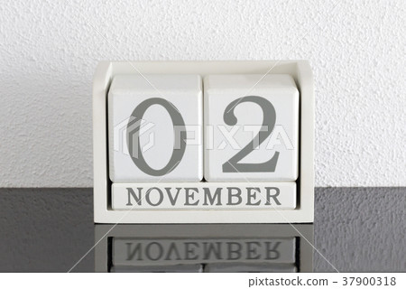 White block calendar present date 3 and month November 37900318