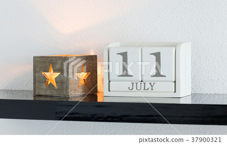 White block calendar present date 11 and month July 37900321
