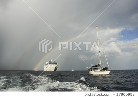 彩虹和遊輪在加勒比 37900992