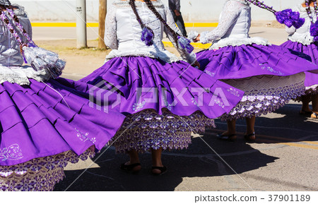 Peruvian dance 37901189