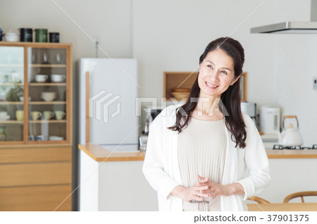 女性中間肖像生活休閒 37901375