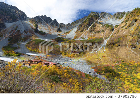 活潑的Hutte 37902786