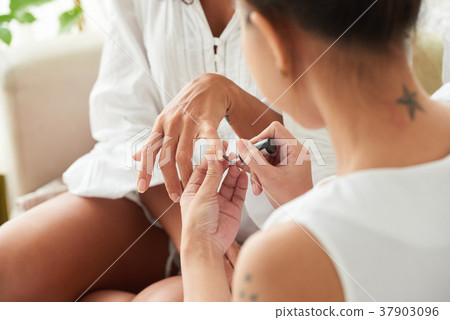 Painting nails Painting nails 37903096