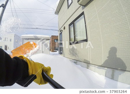 Snow removal work (POV) Snow removal work (POV) 37903264