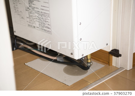 Boiler oil leak Boiler oil leak 37903270