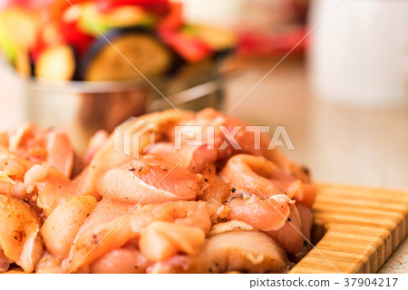 Raw spiced chicken fillet and fresh vegetables 37904217