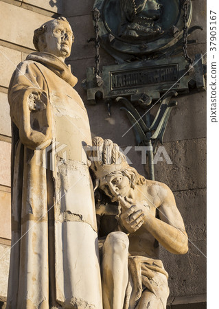 Elements of the monument to Columbus in Barcelona  37905167