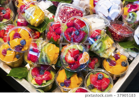 Salad sliced from fresh fruit in a plastic cup 37905183