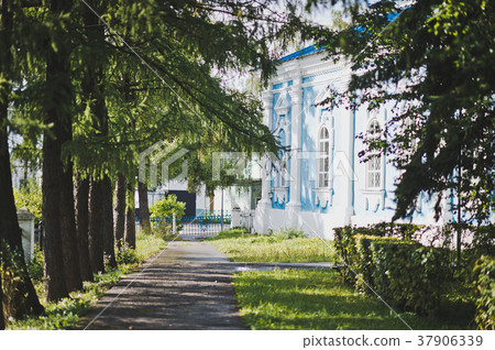Alley near the Church 8293. 37906339