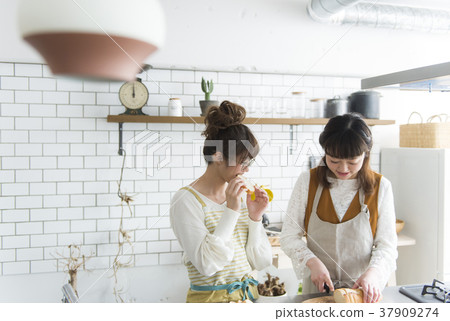 喜歡做飯的女性朋友 喜歡做飯的女性朋友 37909274