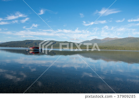 Te Anau lake and boat 37909285