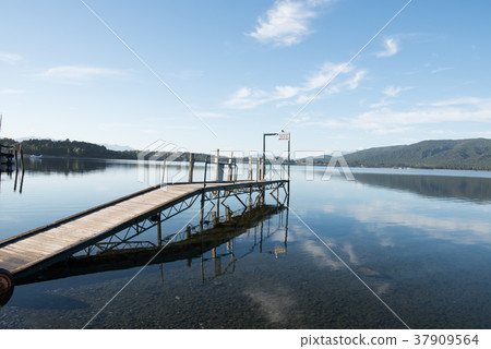 蒂阿瑙湖碼頭 蒂阿瑙湖碼頭 37909564