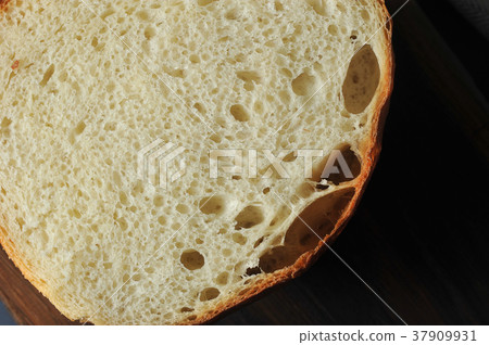 slice of white bread - fluffy bread 37909931