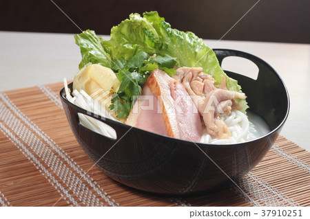 noodles with meat noodles with meat 37910251