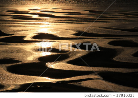 Sunset on the Okoshiki Coast Sunset on the Okoshiki Coast 37910325