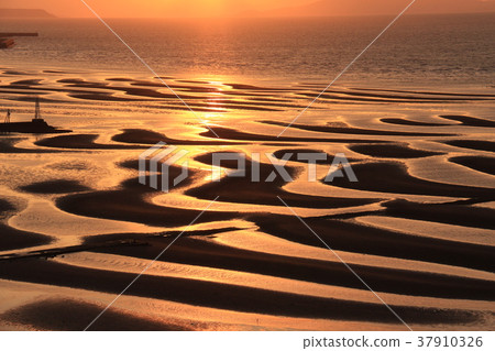 Sunset on the Okoshiki Coast 37910326