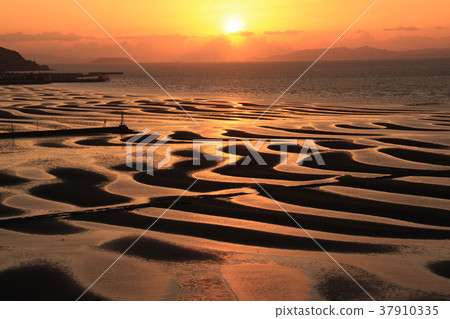 Sunset on the Okoshiki Coast 37910335