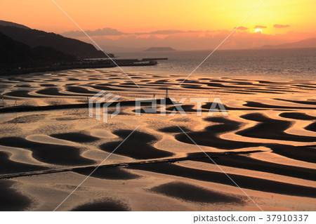 Sunset on the Okoshiki Coast 37910337