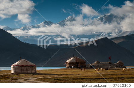 Karakul Lake,Xinjiang,China 37910360