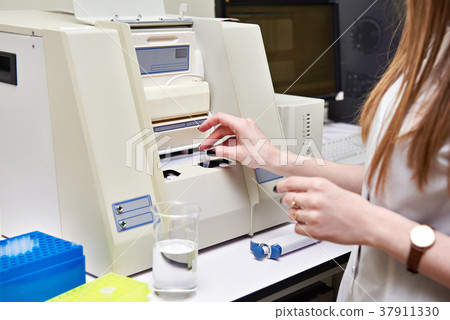 Analysis of substance in biochemistry laboratory Analysis of substance in biochemistry laboratory 37911330