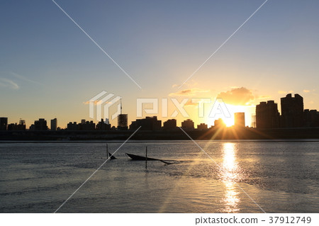 Big rice paddy wharf at dusk 37912749