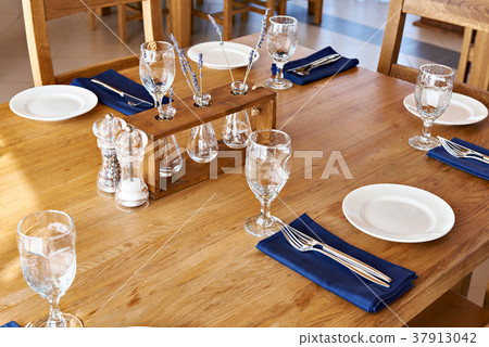 Serving dinner table in restaurant Serving dinner table in restaurant 37913042