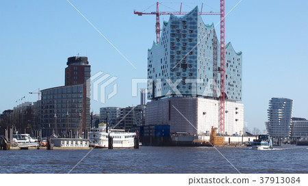 HAMBURG, GERMANY - MARCH 8th, 2014: Landmark 37913084