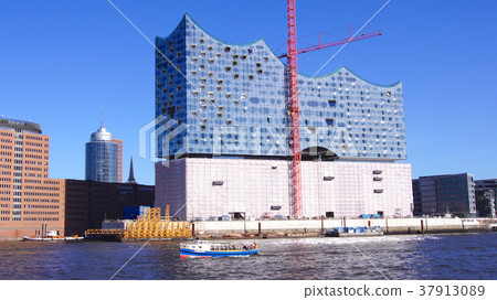 HAMBURG, GERMANY - MARCH 8th, 2014: Landmark HAMBURG, GERMANY - MARCH 8th, 2014: Landmark 37913089
