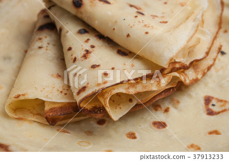 closeup of pancakes in a plate 37913233