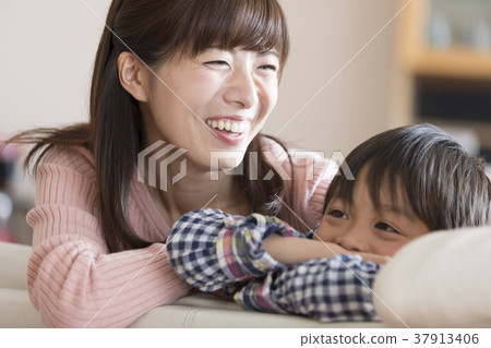 Parent and child smile Parent and child smile 37913406