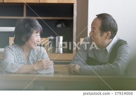 Senior couple 37914008