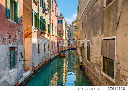 Typical venetian view. Typical venetian view. 37914118