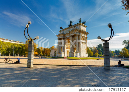 Milan. Triumphal Arch. 37915137
