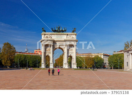 Milan. Triumphal Arch. 37915138