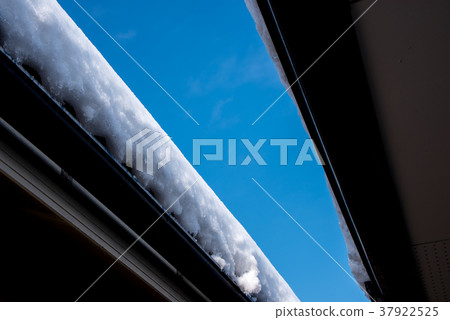 Urban heavy snow, roof of snow, Saitama City, Nishi Ward Urban heavy snow, roof of snow, Saitama City, Nishi Ward 37922525