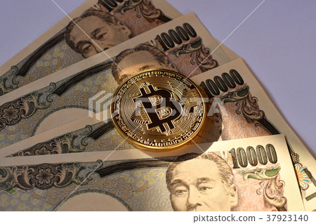 Bitcoin and ten thousand yen bill spotlight 2 37923140