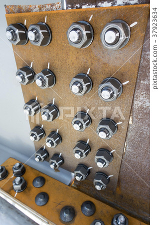 Steel frame high tension bolt tightening primary tightening marking final tightening pin tail fracture corotational shaft rotation nut rotation angle ± 30 degrees Steel frame high tension bolt tightening primary tightening marking final tightening pin tail fracture corotational shaft rotation nut rotation angle ± 30 degrees 37923634