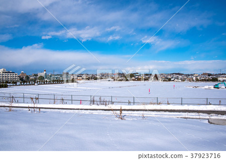 View of Omiya area from the heavy snow Arakawa bank in the Kanto region View of Omiya area from the heavy snow Arakawa bank in the Kanto region 37923716