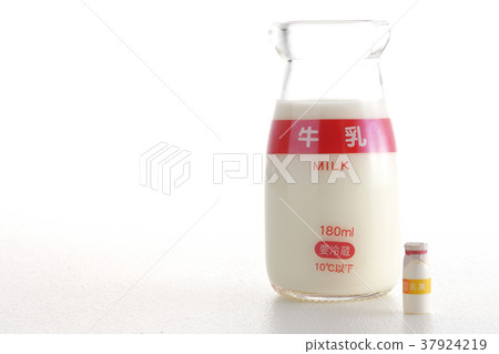 牛奶 牛奶 37924219