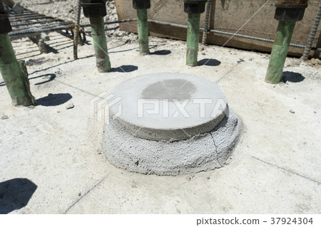 Steel frame column base plate support method is base mortar post filling center coating method 200φ or more curing over 3 days Steel frame column base plate support method is base mortar post filling center coating method 200φ or more curing over 3 days 37924304