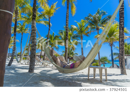 Woman relaxing in a hammock 37924501