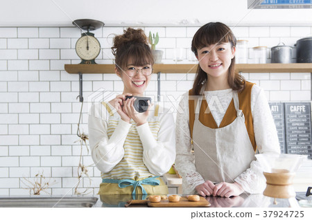 做飯的女人 做飯的女人 37924725