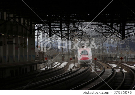 Akita Shinkansen passing Kitakami Station at high speed 37925076