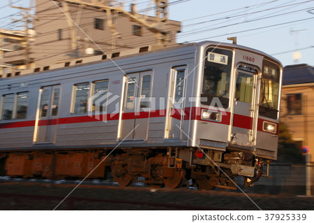 [TS] Tobu Sky Tree Line 10050 series (follow shot) 37925339