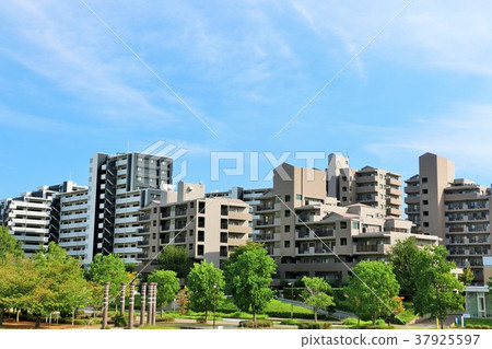Apartment town in blue sky 37925597