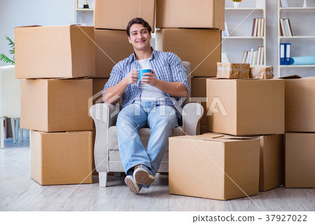 Young man moving in to new house with boxes 37927022