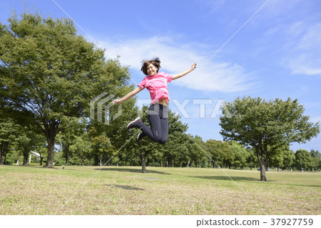 young woman young woman 37927759