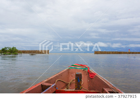from canal to estuary. 37927915